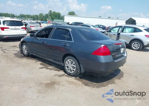 2006 Honda Accord 2.4 Lx z USA, uszkodzony, nr VIN 1HGCM56436A128438